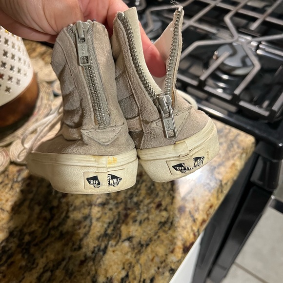 2 pairs of Vans size 8🛹💙💕 - Picture 9 of 12